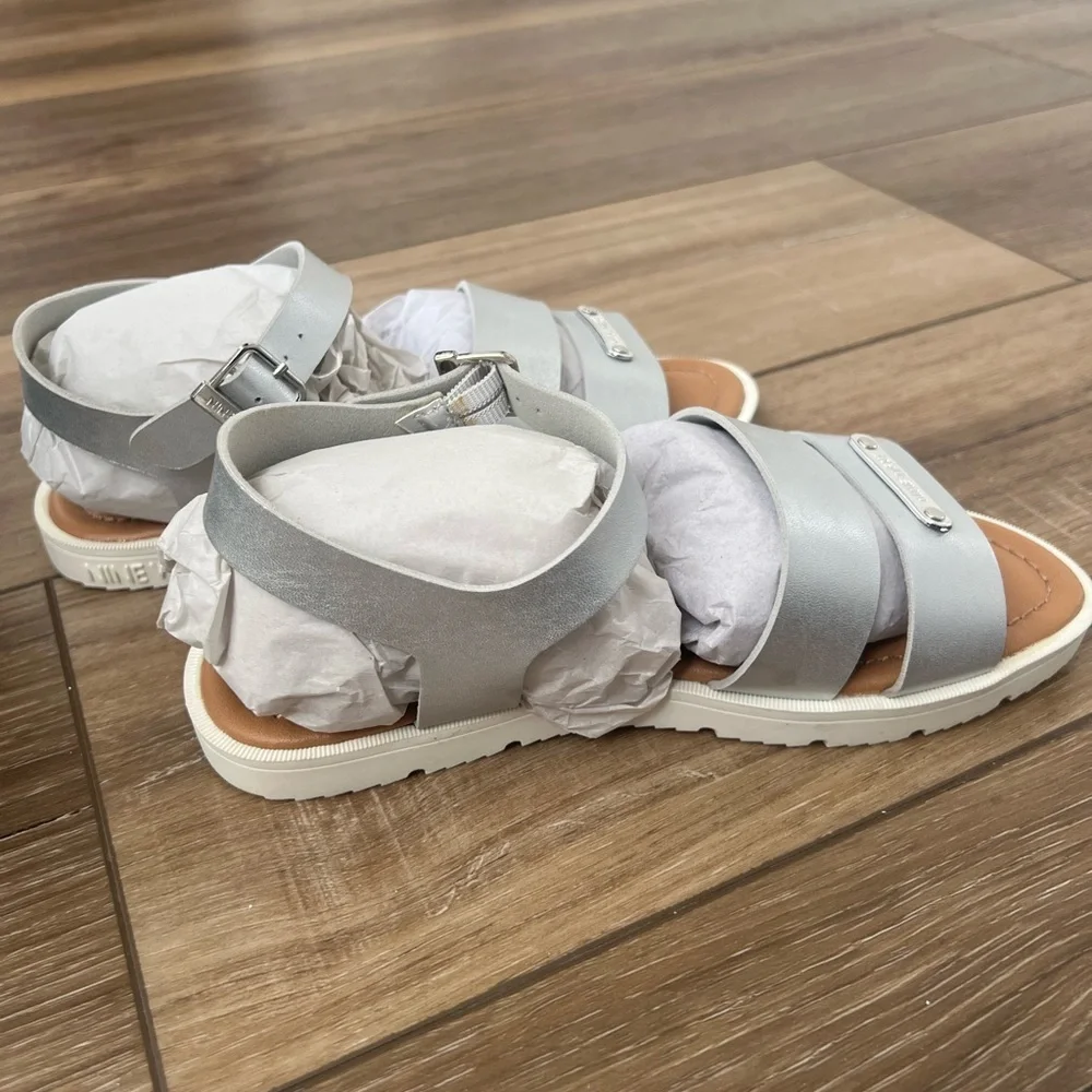 NWOB - Nine West - Hedy Silver Sandels‎